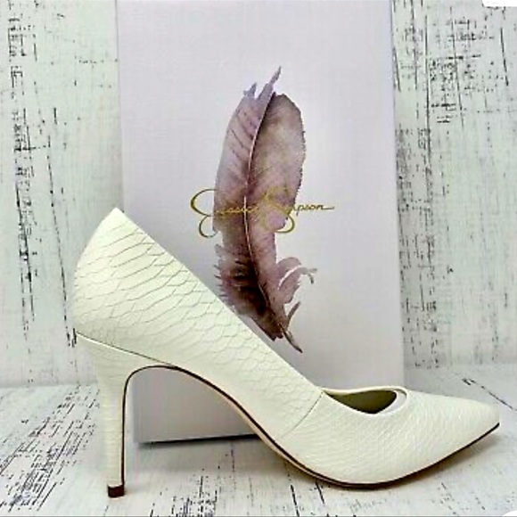 Jessica Simpson Shoes - Jessica Simpson beautiful powder buff heels in powder buff color- size 7.5